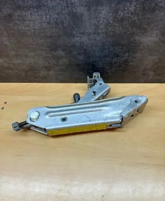 Audi A4 S4 B5 8D Lift Jack 8L0011031A