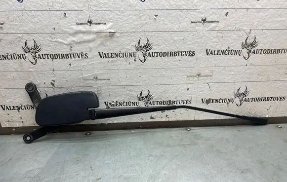 Front wiper blade arm
