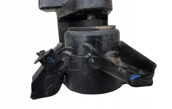 Hyundai i10 Engine mounting bracket