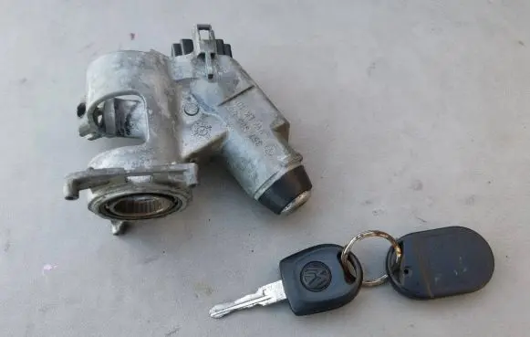 Volkswagen Golf III Ignition lock 357905851