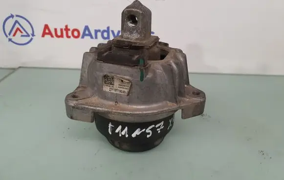 BMW 5 F10 F11 Engine mount bracket 6777382 22116777382