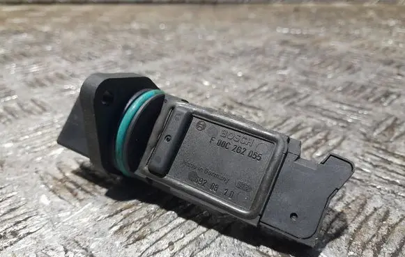 Volkswagen Touran I Mass air flow meter F00C2G2055 692081D