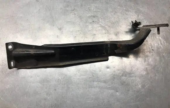 Audi A4 S4 B8 8K Fender mounting bracket 8K0821136J