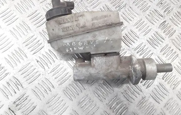 Brake fluid reservoir