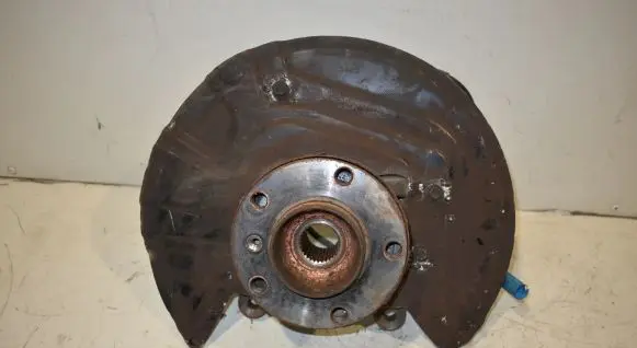 BMW X3 E83 Front wheel hub spindle knuckle