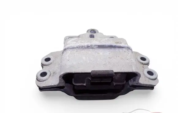 Skoda Octavia Mk2 (1Z) Engine mount bracket 