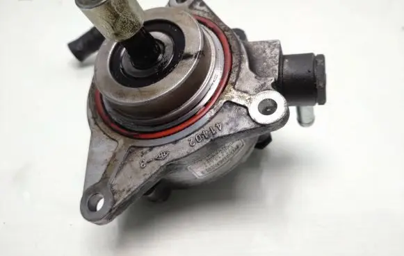 Nissan Pathfinder R51 Vacuum pump 14650EB30A X2T56671A
