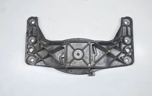 BMW 5 E60 E61 Gearbox mounting bracket 6761106 13992010