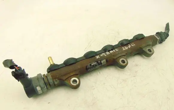 Nissan Bluebird Sylphy II Fuel injector supply line/pipe 