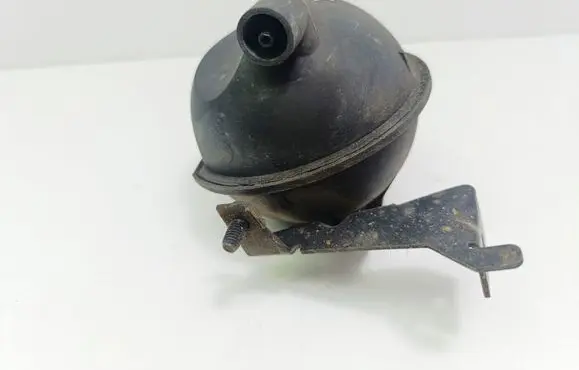 Vacuum air tank