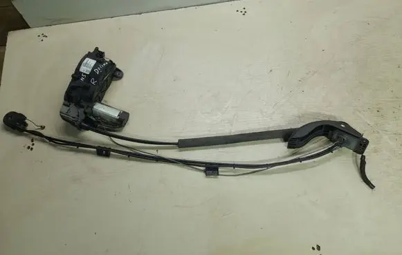 Peugeot 1007 Front door lock 9138P6 258796