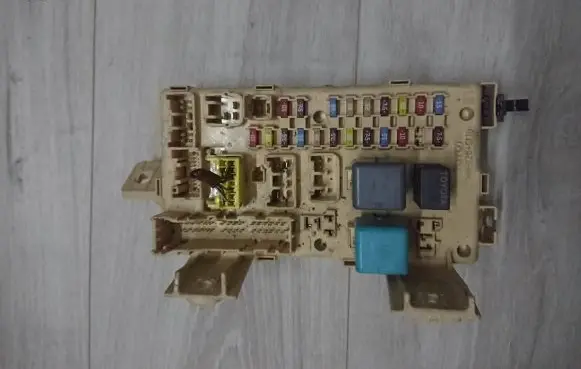 Toyota Avensis T250 Fuse box set 04062113402202 CSRAT10