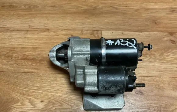 Volkswagen PASSAT B5 Starter motor 058911023B