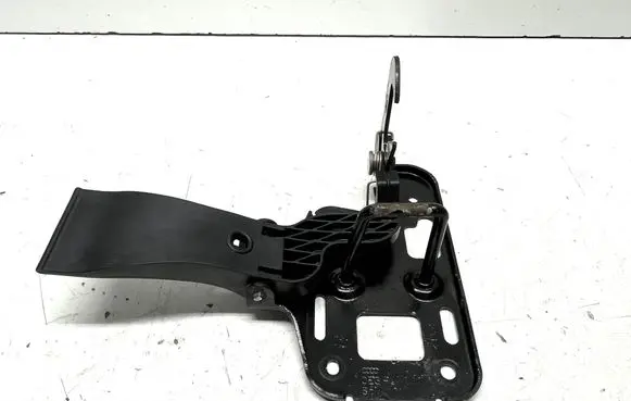 Audi A4 S4 B8 8K Engine bonnet/hood lock/latch loop/hook 8T0823480
