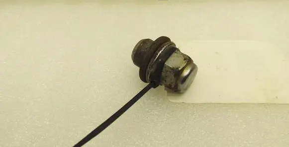 Mitsubishi L200 Nuts/bolts 