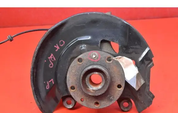 Nissan Qashqai Front wheel hub spindle knuckle