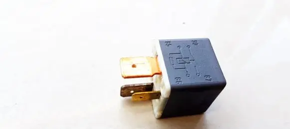 Volkswagen Caddy Other relay 4RA00351058