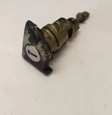 Volkswagen PASSAT B6 Front door lock (next to the handle) 3C0837167