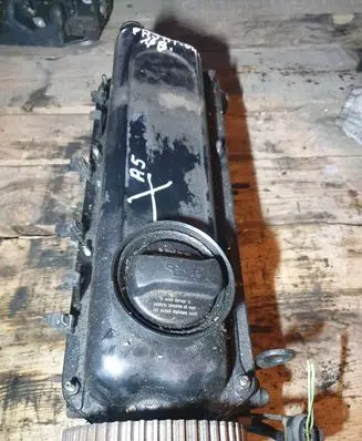 Volkswagen PASSAT B5 Engine head 