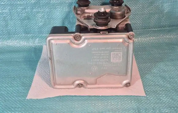 Volkswagen Touareg II ABS Pump 7P0907379G 10061935381 10092903243