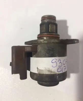 Ford Mondeo Mk III Fuel pressure regulator 9307501D 01755B02