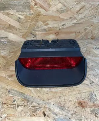 Honda CR-V Third/center stoplight P6939
