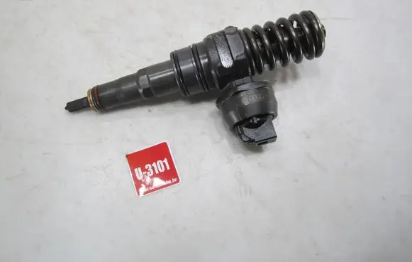 Volkswagen Golf V Fuel injector 038130073BN