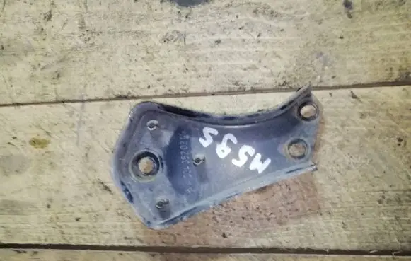 Mercedes-Benz E W212 Engine mounting bracket A2043520246
