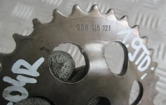 Audi A4 S4 B6 8E 8H Timing chain sprocket 038115121