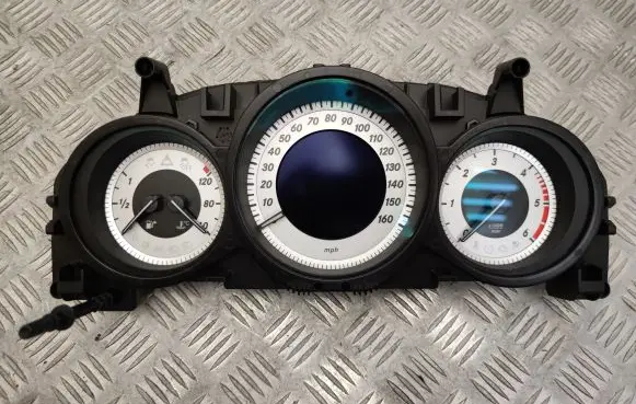 Mercedes-Benz C W204 Speedometer (instrument cluster) A2049004909