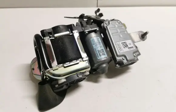 Mercedes-Benz E C207 W207 Front seatbelt 610035800D