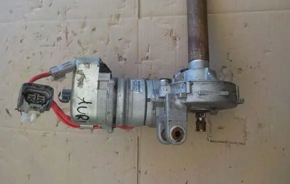 Toyota Auris E180 Power steering pump 12D70