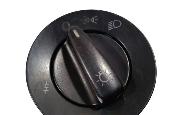 Volkswagen Golf IV Light switch 1C0941531
