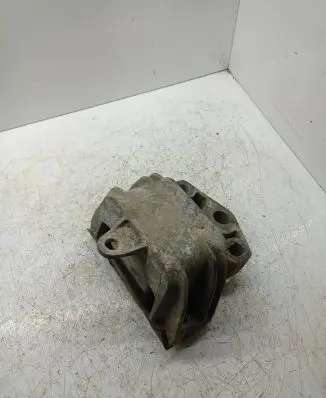 Seat Alhambra (Mk1) Engine mount bracket