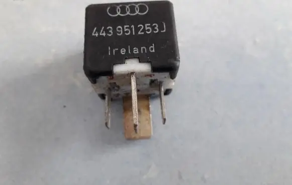 Volkswagen PASSAT B5 Other relay 443951253j 899511000
