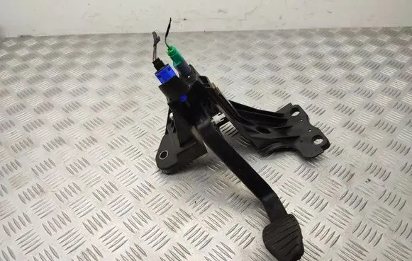 Renault Master III Clutch pedal 