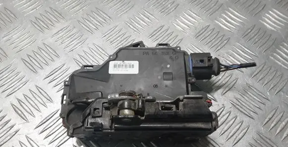 Skoda Fabia Mk2 (5J) Front door lock 3B1837016CE