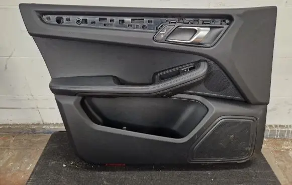 Porsche Macan (95B) Front door card panel trim