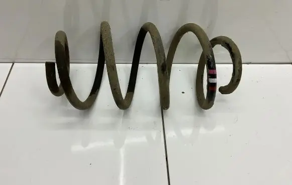 Volkswagen Golf VI Front coil spring