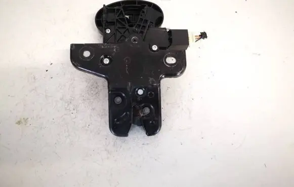 Chrysler 200 Tailgate/trunk/boot lock/catch/latch 13037075 3037075