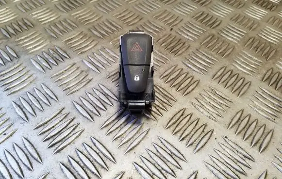Dacia Sandero Hazard light switch E3160601A