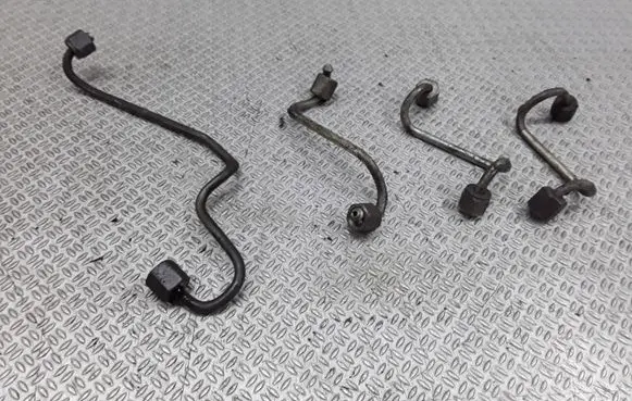 Fuel injector supply line/pipe