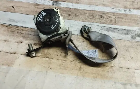 Hyundai Elantra Rear seatbelt