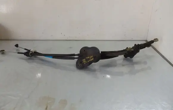 Renault Megane III Gear shift cable linkage