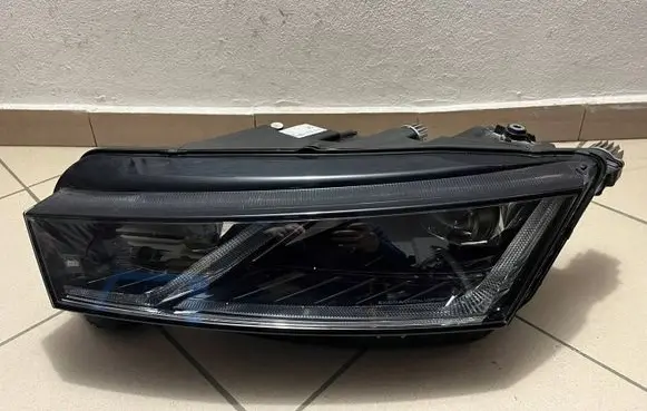 Skoda Octavia Mk4 Headlight/headlamp 5E4941015A