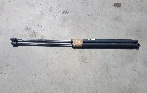 Ford Kuga I Tailgate strut 