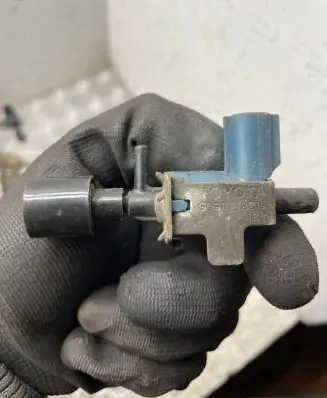 Toyota Avensis T220 Turbo solenoid valve 9091012219
