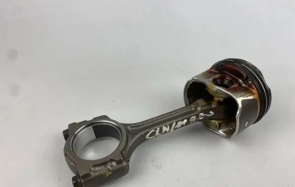 Mercedes-Benz CLA C118 X118 Piston A2820301500