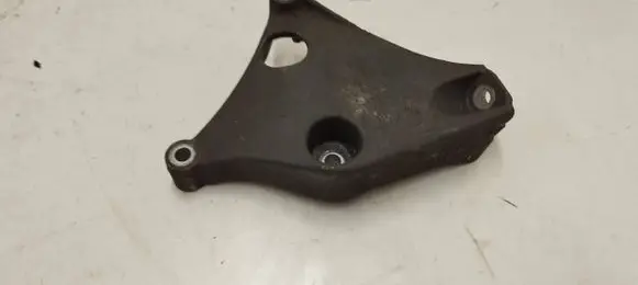 BMW 1 F20 F21 Engine mounting bracket 6788611