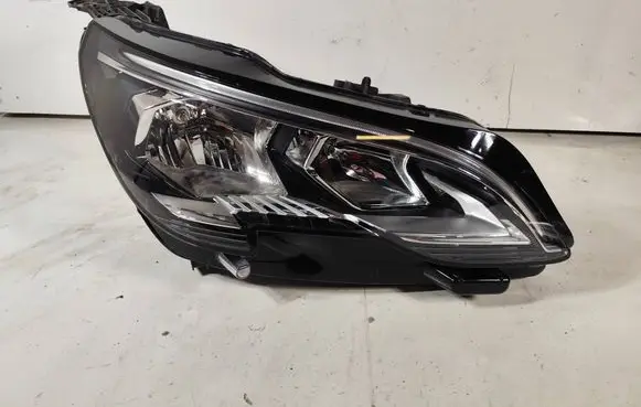 Peugeot 3008 II Headlight/headlamp 9810478080